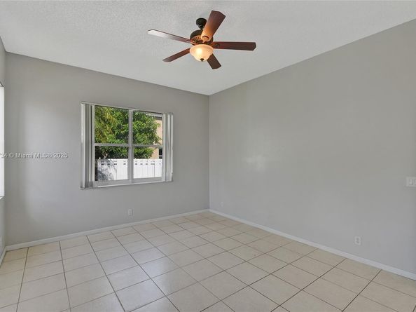 1560 SW 193rd Ter, Pembroke Pines FL 33029