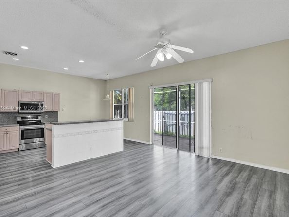 1560 SW 193rd Ter, Pembroke Pines FL 33029