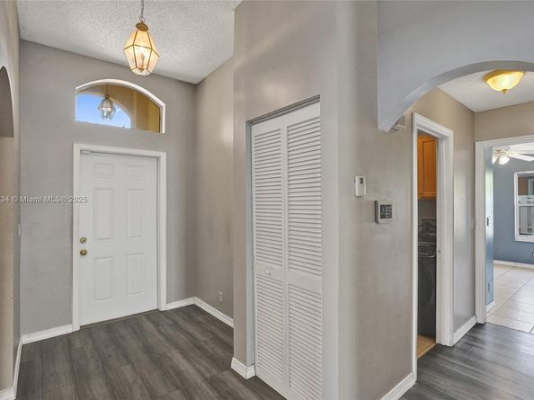 1560 SW 193rd Ter, Pembroke Pines FL 33029