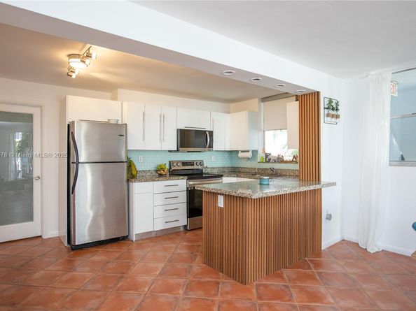 1801 S Treasure Dr 321, North Bay Village FL 33141