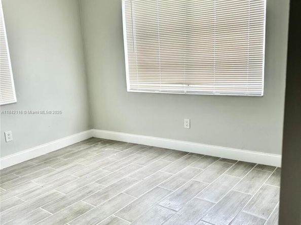 2600 NE 8th Ave, Pompano Beach FL 33064