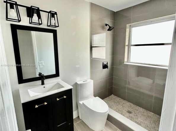 2600 NE 8th Ave, Pompano Beach FL 33064