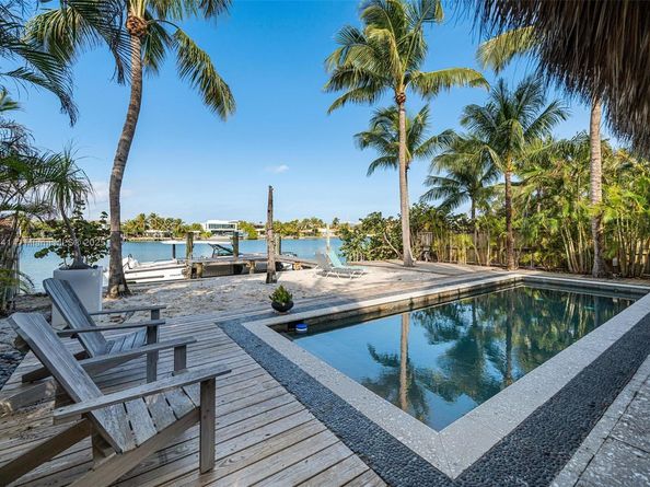 833 86th St, Miami Beach FL 33141