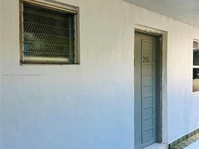 1351 NE 191st St E211, Miami FL 33179