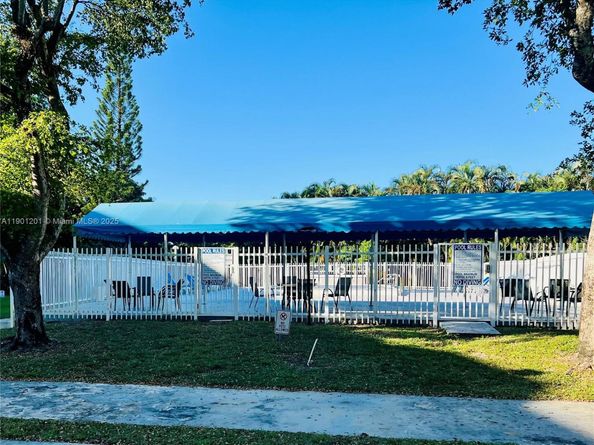 1351 NE 191st St E211, Miami FL 33179