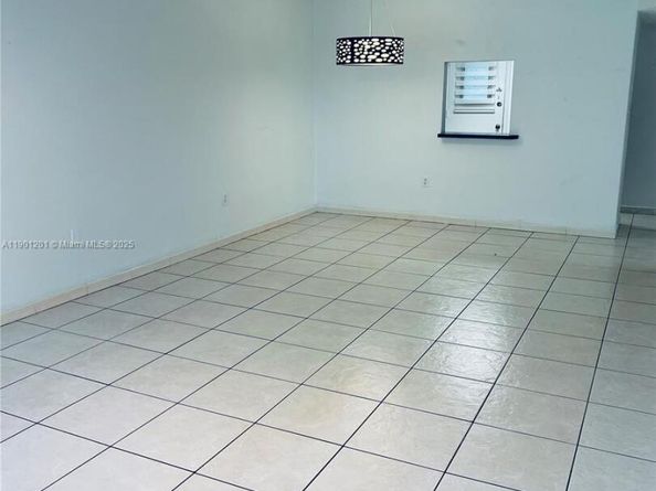 1351 NE 191st St E211, Miami FL 33179