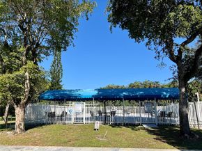 1351 NE 191st St E211, Miami FL 33179