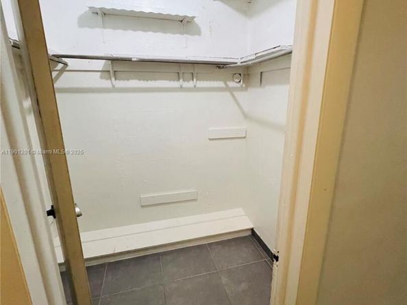 1351 NE 191st St E211, Miami FL 33179