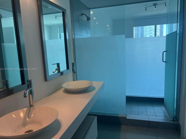 92 SW 3rd St 2412, Miami FL 33130