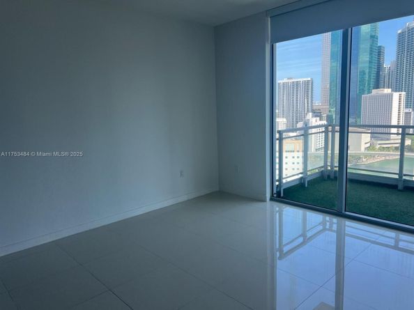 92 SW 3rd St 2412, Miami FL 33130