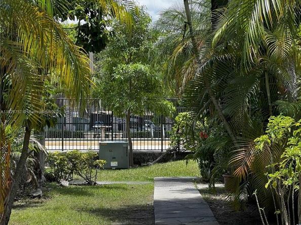 14260 SW 94th Cir Ln 104, Miami FL 33186