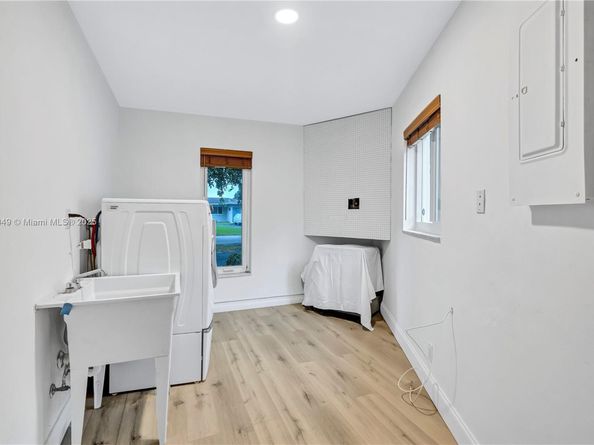 3211 Calle Largo Dr, Hollywood FL 33021