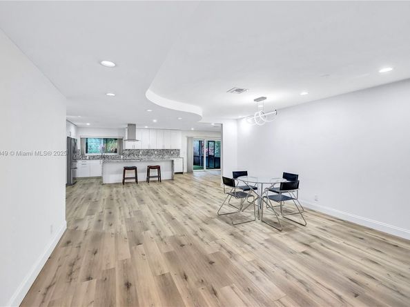 3211 Calle Largo Dr, Hollywood FL 33021