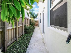 1382 SE 26th Rd, Homestead FL 33035