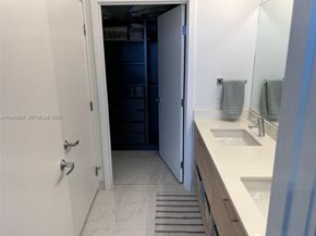 16385 Biscayne Blvd 2017, North Miami Beach FL 33160