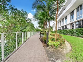 16385 Biscayne Blvd 2017, North Miami Beach FL 33160