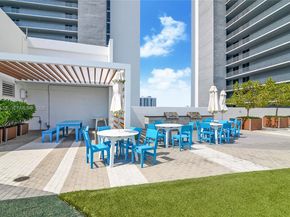 16385 Biscayne Blvd 2017, North Miami Beach FL 33160