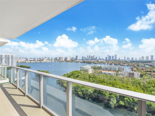 16385 Biscayne Blvd 2017, North Miami Beach FL 33160