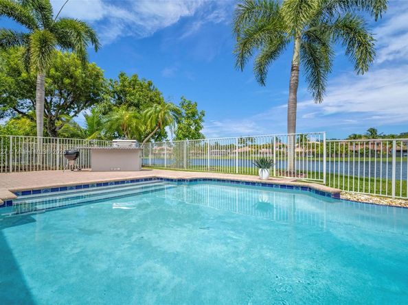 3844 W Hibiscus St, Weston FL 33332