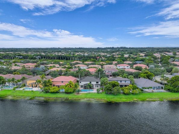 3844 W Hibiscus St, Weston FL 33332
