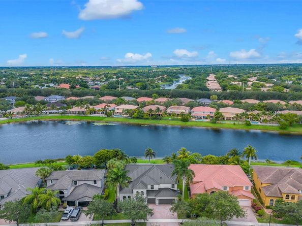 3844 W Hibiscus St, Weston FL 33332