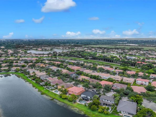 3844 W Hibiscus St, Weston FL 33332