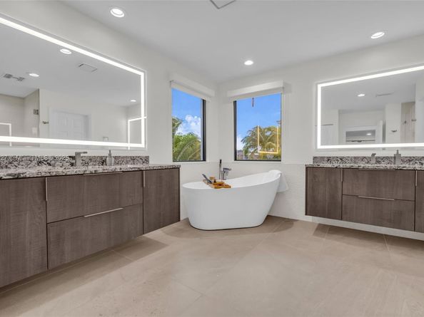 3844 W Hibiscus St, Weston FL 33332