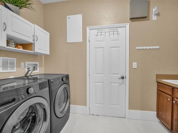 3844 W Hibiscus St, Weston FL 33332