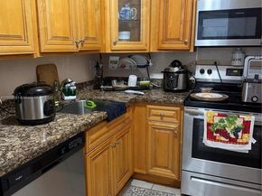 6701 NW 169th St B301, Hialeah FL 33015