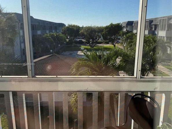 6701 NW 169th St B301, Hialeah FL 33015