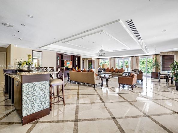 20000 E Country Club Dr 112, Aventura FL 33180