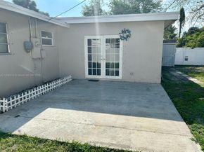 6881 SW 6th St, Pembroke Pines FL 33023
