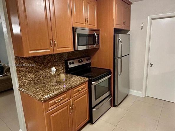 6881 SW 6th St, Pembroke Pines FL 33023