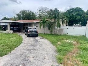 6881 SW 6th St, Pembroke Pines FL 33023