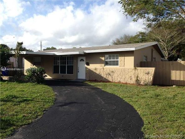 6881 SW 6th St, Pembroke Pines FL 33023