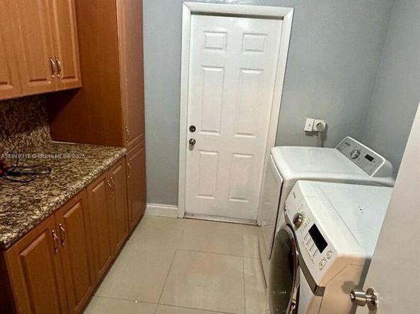 6881 SW 6th St, Pembroke Pines FL 33023