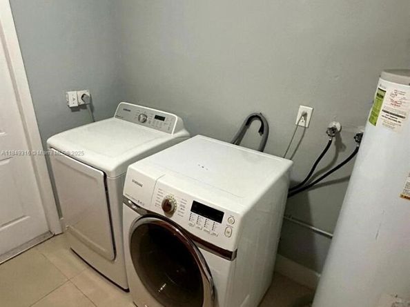 6881 SW 6th St, Pembroke Pines FL 33023