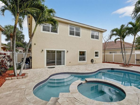 2216 NW 72nd Ter, Pembroke Pines FL 33024