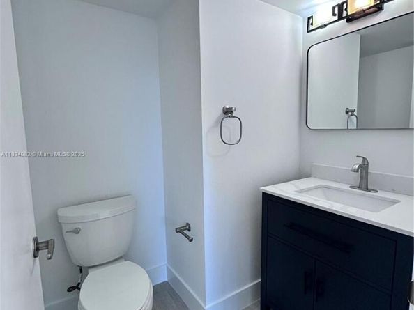 540 Brickell Key Dr 302, Miami FL 33131