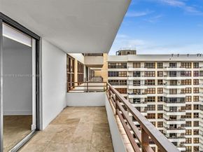 2500 Parkview Dr 2415, Hallandale Beach FL 33009