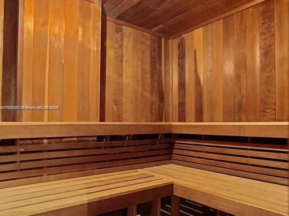 1621 Collins Ave 505, Miami Beach FL 33139