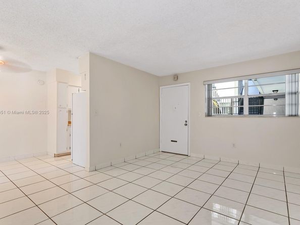 1800 SW 25th St 2102, Miami FL 33133