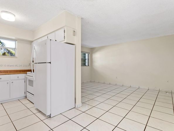1800 SW 25th St 2102, Miami FL 33133