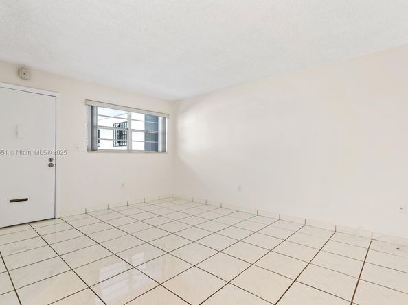 1800 SW 25th St 2102, Miami FL 33133
