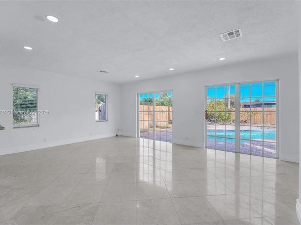 2005 N 36th Ave, Hollywood FL 33021
