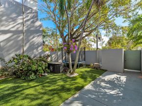 6611 SW 72nd St 38, South Miami FL 33143