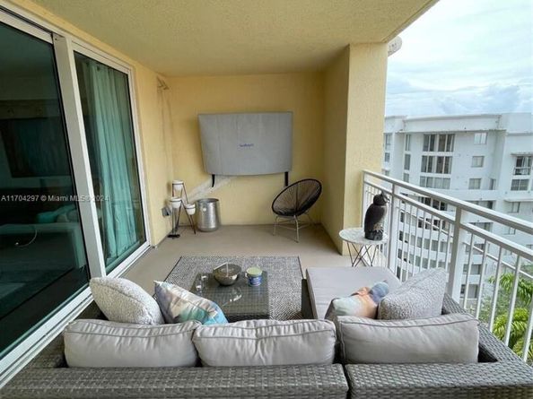 7350 SW 89th St 817S, Miami FL 33156