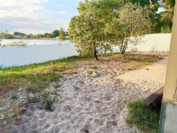 19350 NW 32nd Ave, Miami Gardens FL 33056