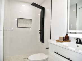 5660 NE 5th Ave, Oakland Park FL 33334