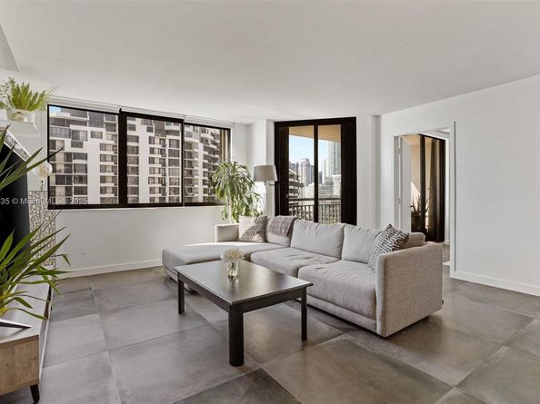 540 Brickell Key Dr 1519, Miami FL 33131